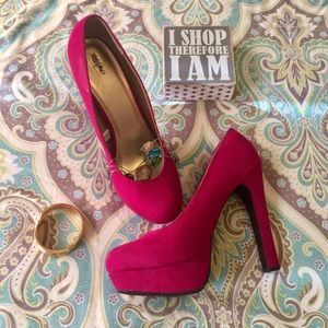 💜⬇️$20 Platform Heels NWOT